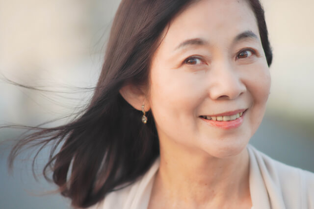 50代女性アップ写真